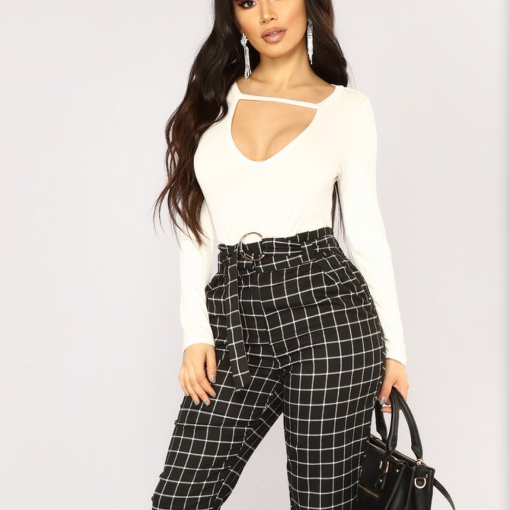 Fashion Nova Keyhole top - Picture 2 of 7
